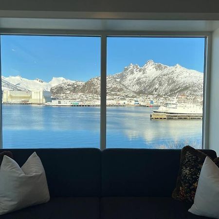 Sentrumsnaer Leilighet Med Utsikt Svolvær Buitenkant foto