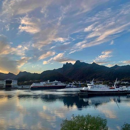 Sentrumsnaer Leilighet Med Utsikt Svolvær Buitenkant foto